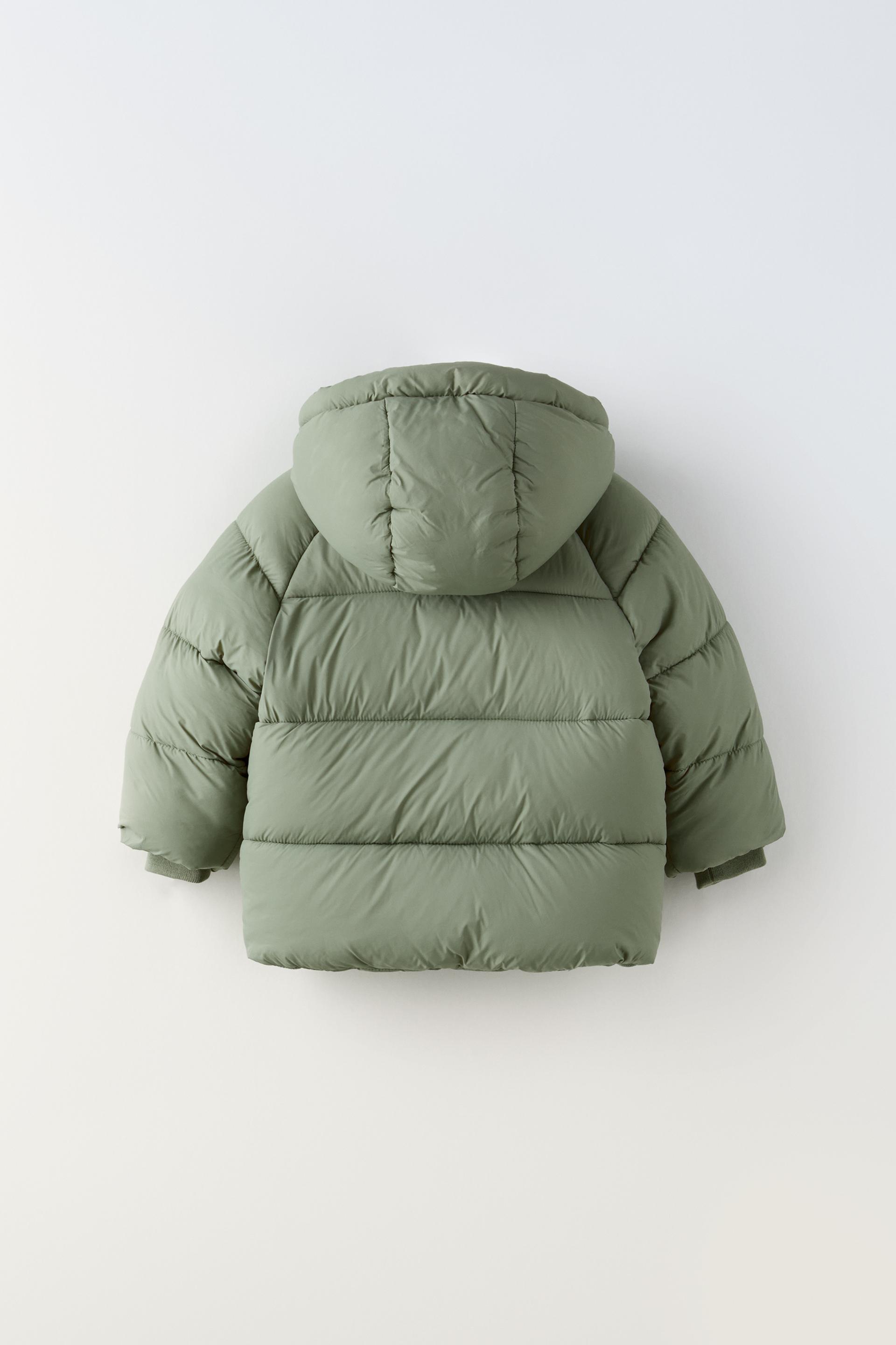 Zara agotará el abrigo acolchado e impermeable que afina la cintura y  llevarás todo el invierno