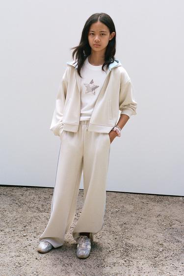 CHAQUETA CAPUCHA SPORTY VIVO RAYAS - Crudo de Zara