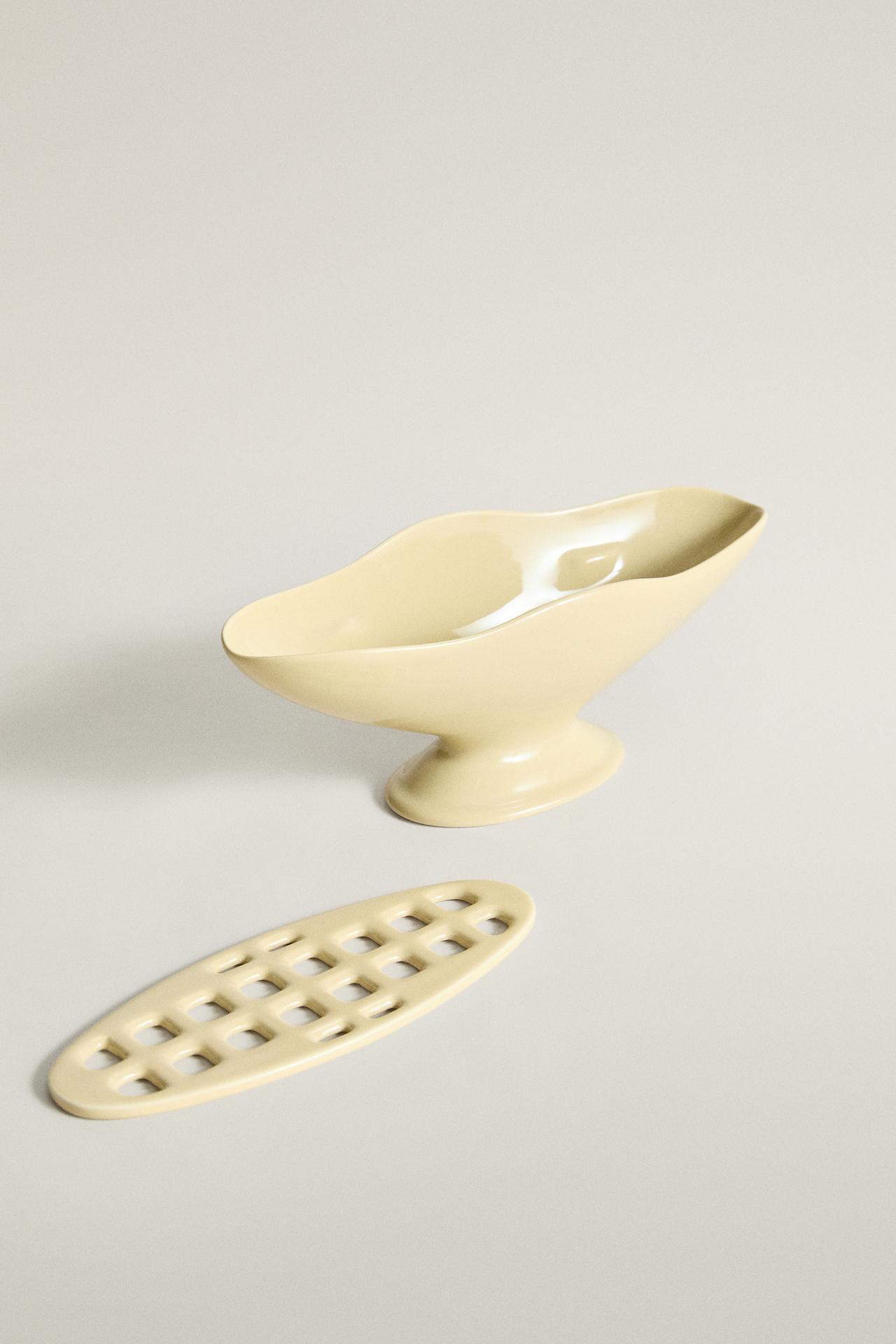 SMALL OVAL WAVY VASE | STUDIO MARY LENNOX — Light khaki
