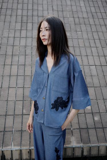 フラワープリント着物風シャツブルーZaraのフラワープリント着物風シャツ - ブルー