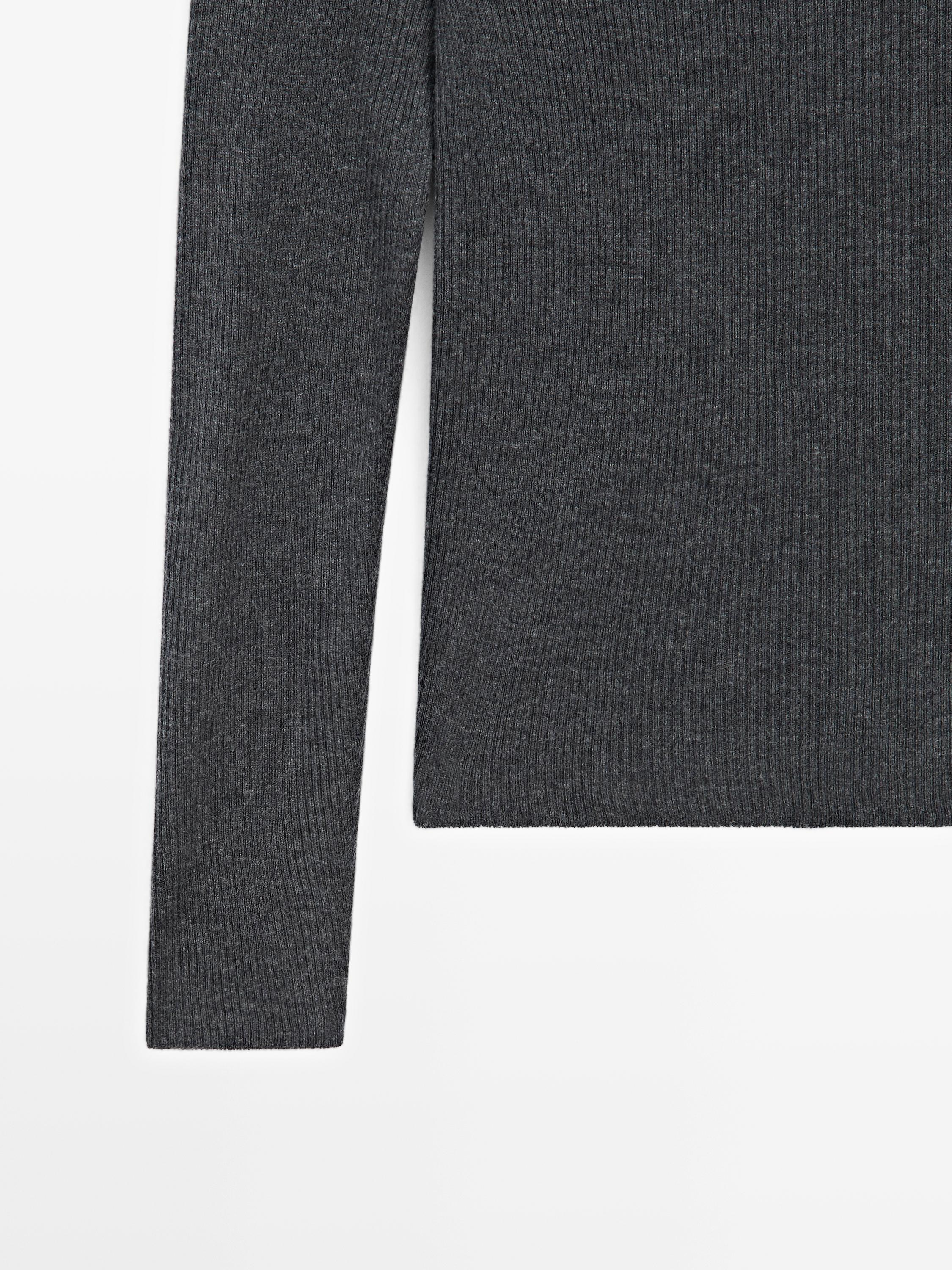 Ribbed knit mock turtleneck sweater