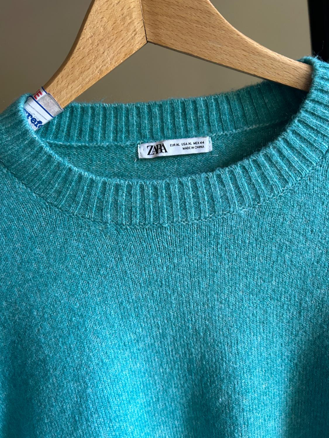 TEXTURED KNIT SWEATER