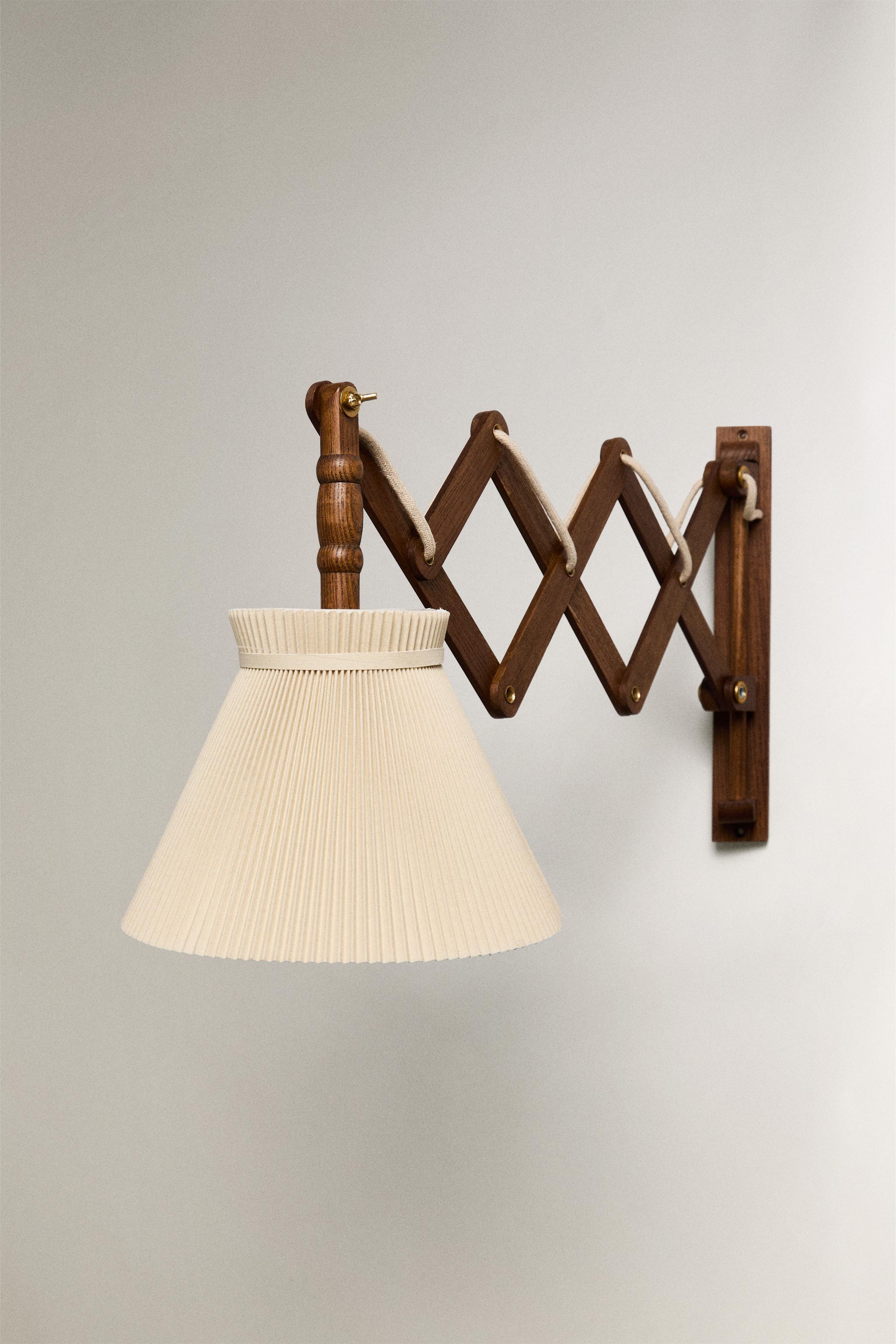 Zara LAMP WOODEN WALL LIGHT