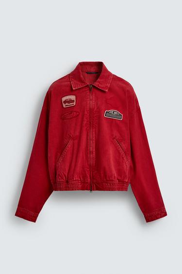 JACKE MIT KASTIGEM SCHNITT UND PATCHES - Weiß / Rot von Zara