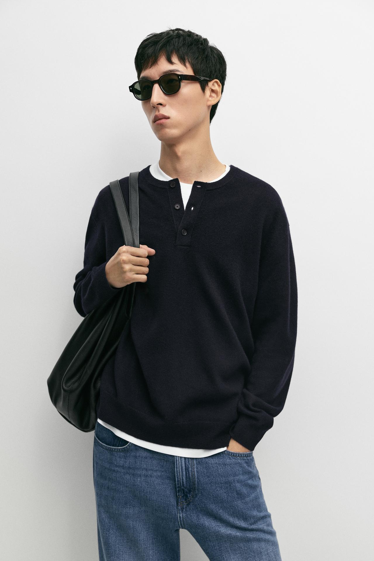 Wool-blend knit henley neck sweater — Navy blue