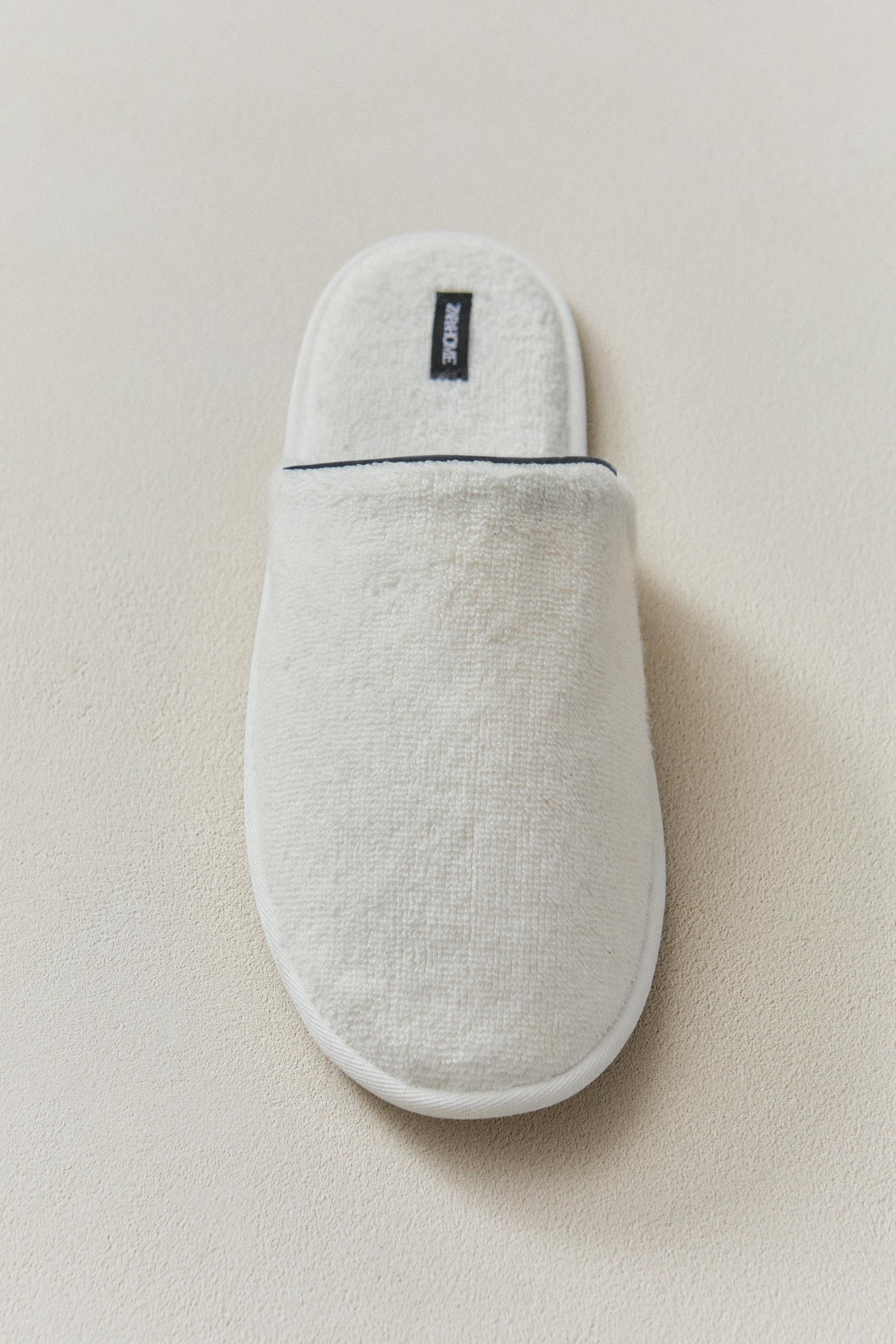 CHAUSSONS SERVIETTE DE BAIN