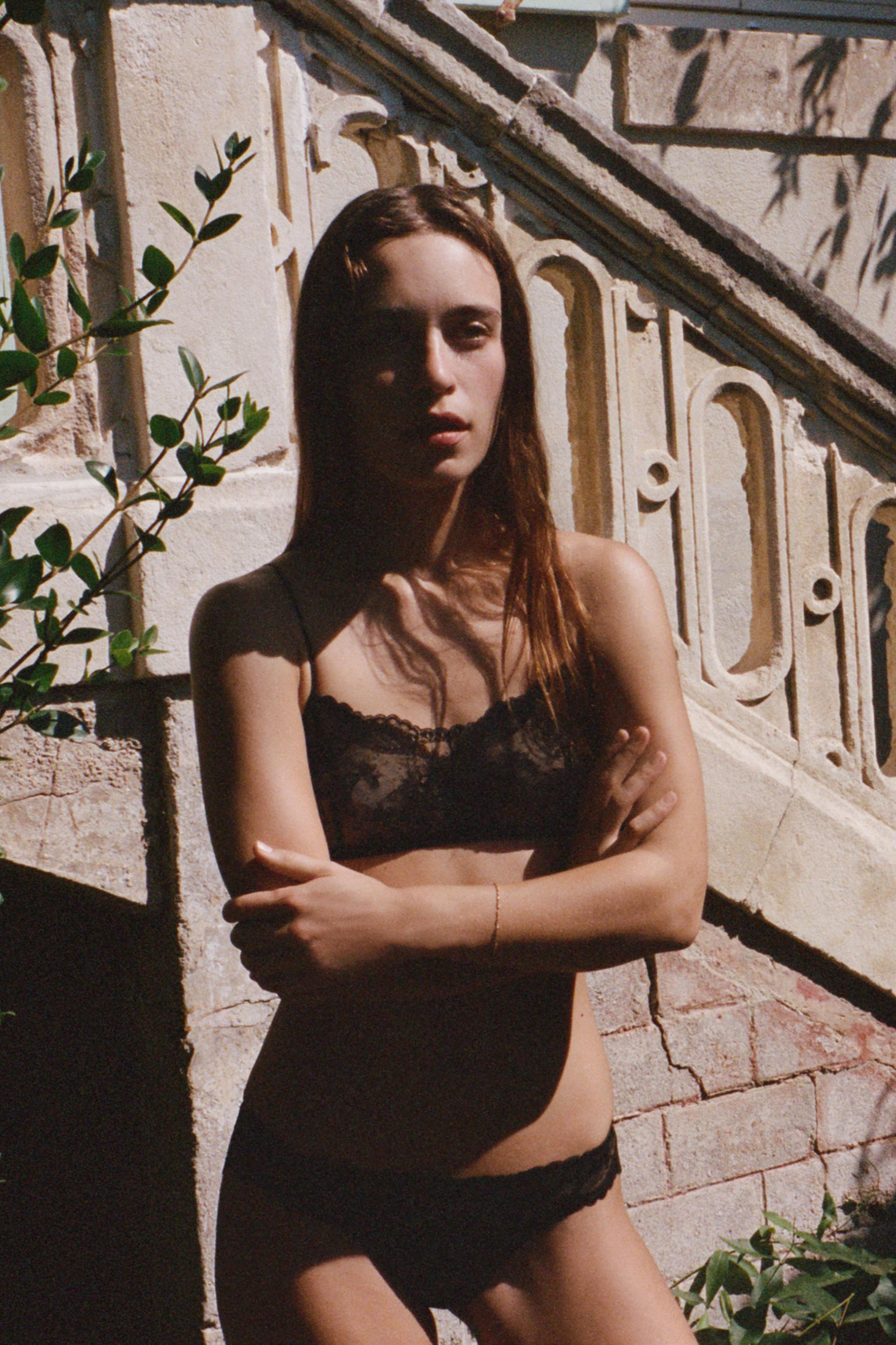 LACE PANTIES — Black (alternate view)