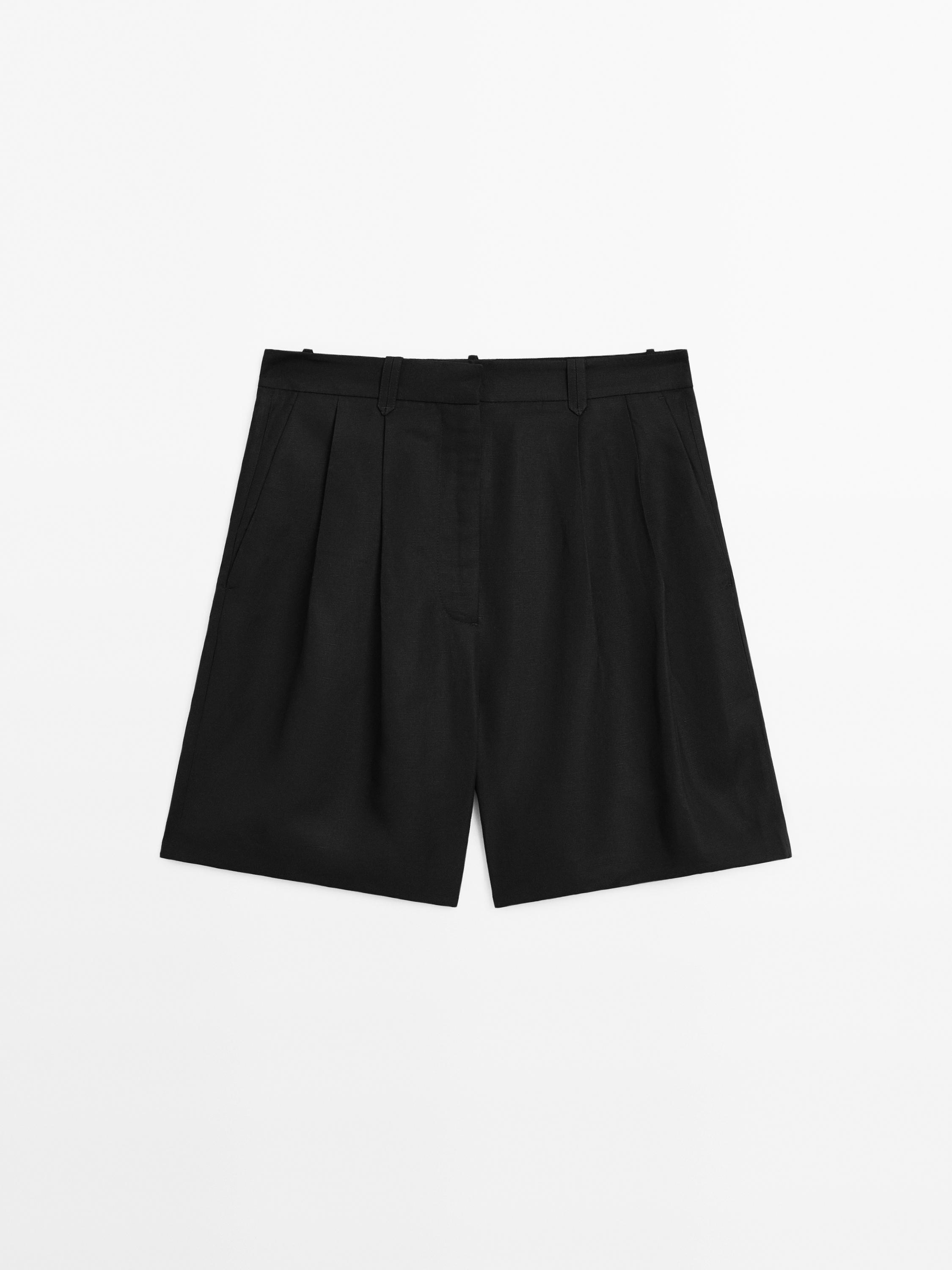 Pleated Bermuda shorts
