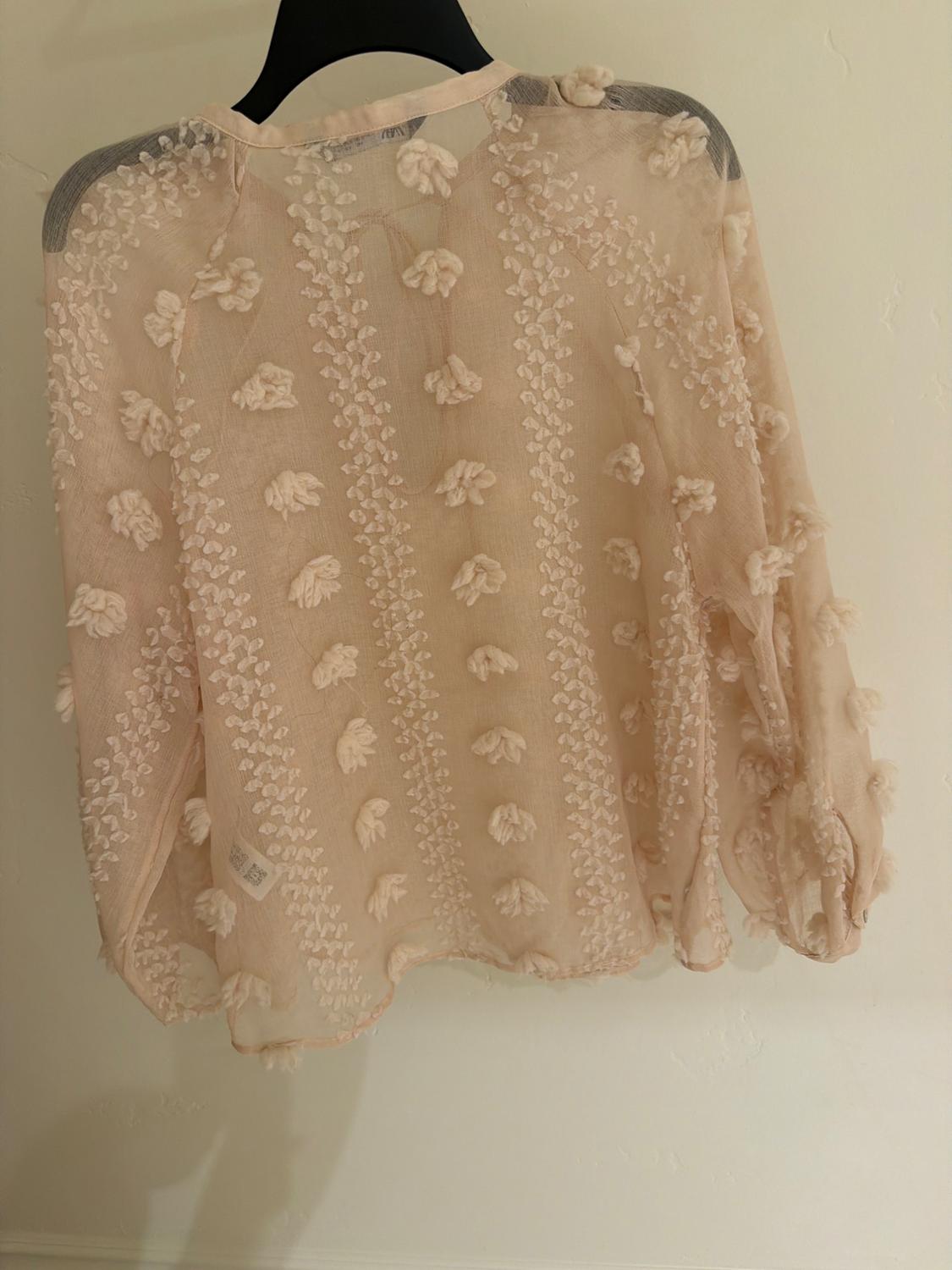 CAMISA FLORES RELIEVE - Image 2