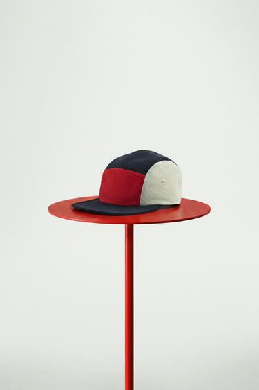 CASQUETTE TECHNIQUE À VISIÈRE PLATE COULEUR BLOCK - Bleu marine de Zara