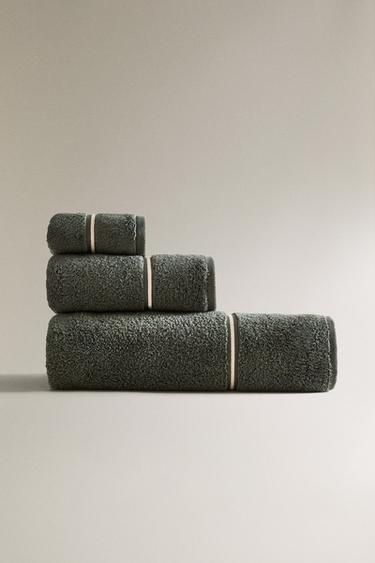 TOALLA BAÑO FESTÓN BORDADO - Verde oscuro de Zara