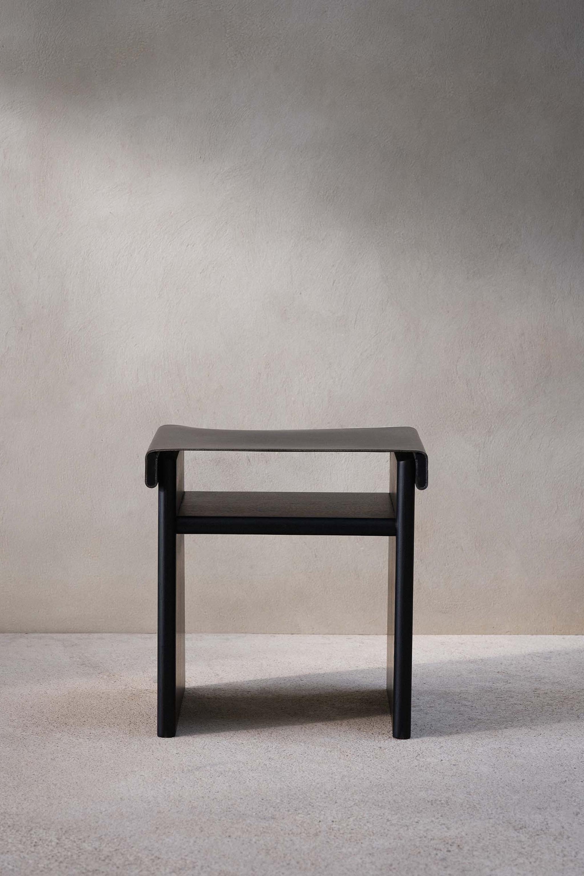 STOOL 02