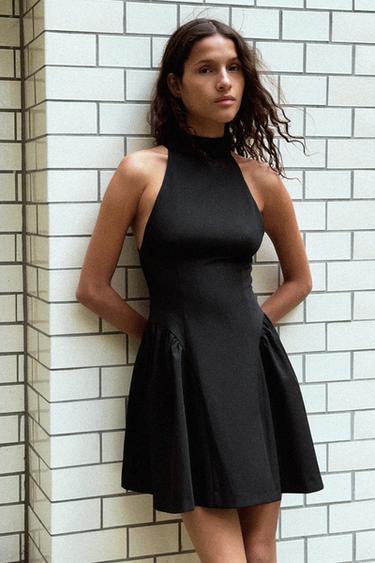VESTIDO CORTO HALTER PLIEGUES - Negro de Zara