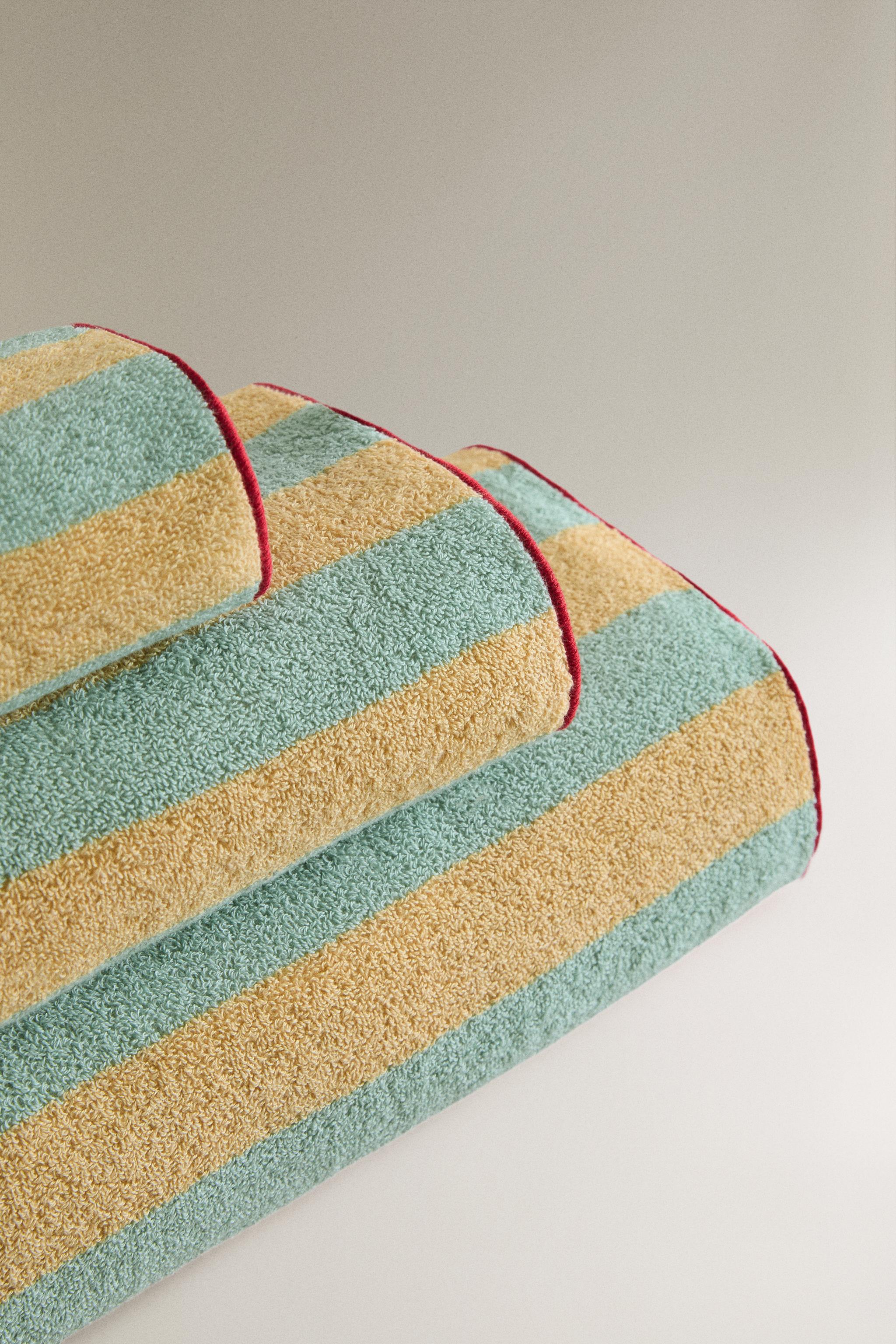 SERVIETTE DE BAIN RAYURES ET SURPIQÛRE