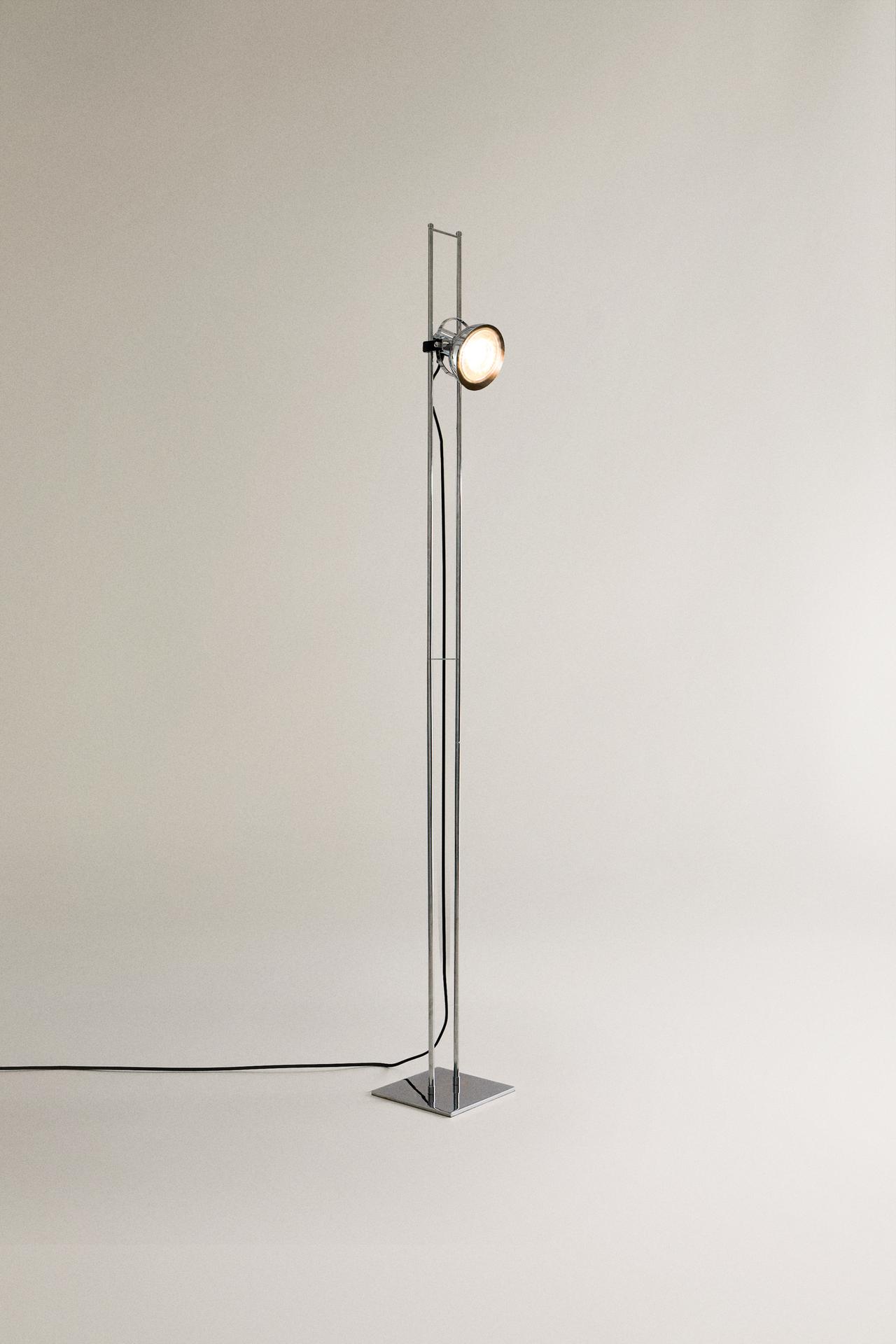 FLOOR LAMP | METAL SPOTLIGHT — P