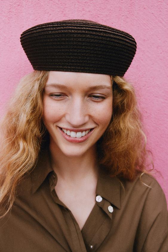 GORRO LISO CASQUETE - Marrón de Zara - Imagen 0