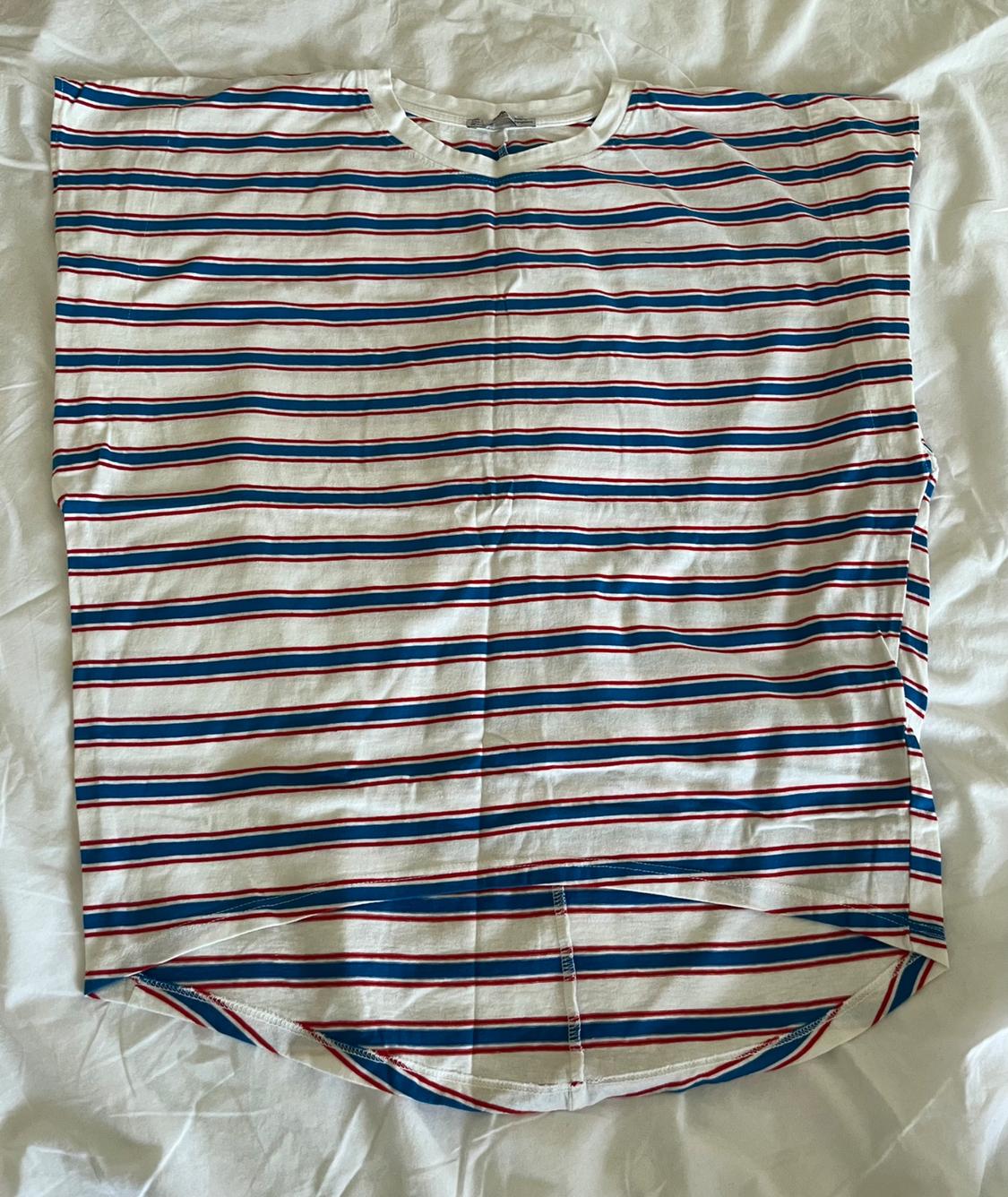 RED WHITE AND BLUE STRIPE TSHIRT WITH LARGE SLEEVES AND CURVED HEM. - Image 2