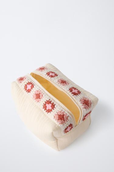 Zara CROCHET TEXTURE TOILETRY BAG - Ecru