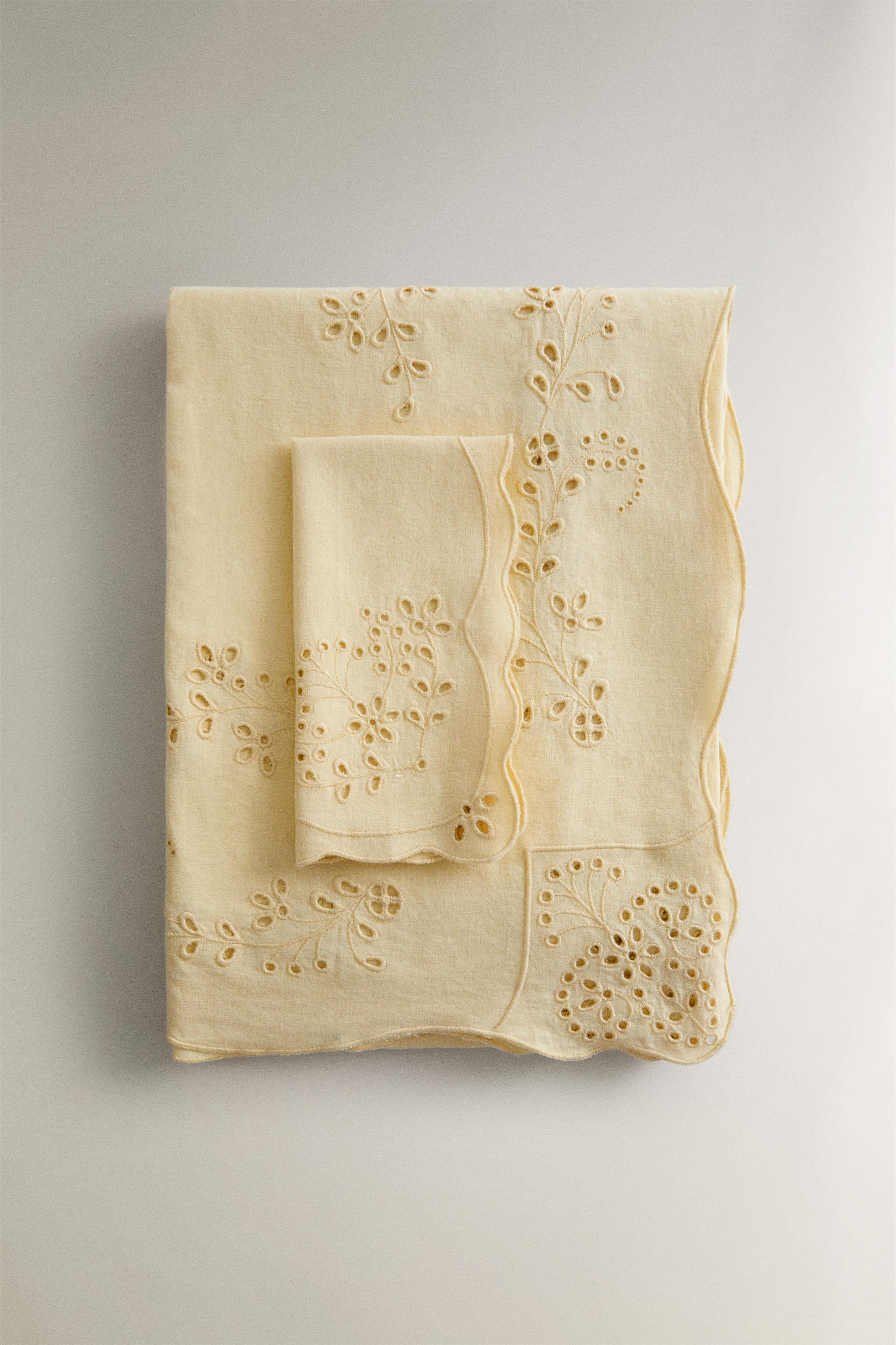 EMBROIDERED LINEN TABLECLOTH — Yellow
