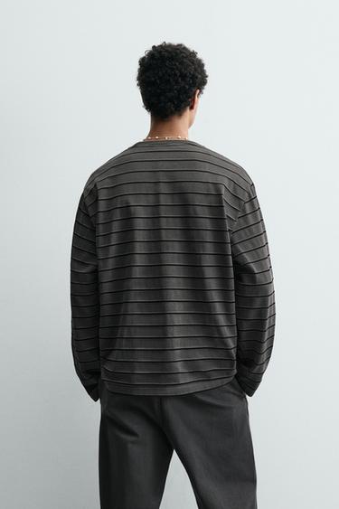 T-SHIRT JACQUARD À RAYURES - Gris de Zara - Image 2