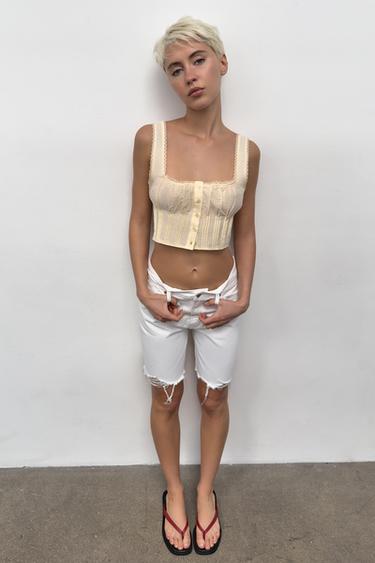 BERMUDA DENIM TRF ROTOS TIRO MEDIO - Blanco de Zara