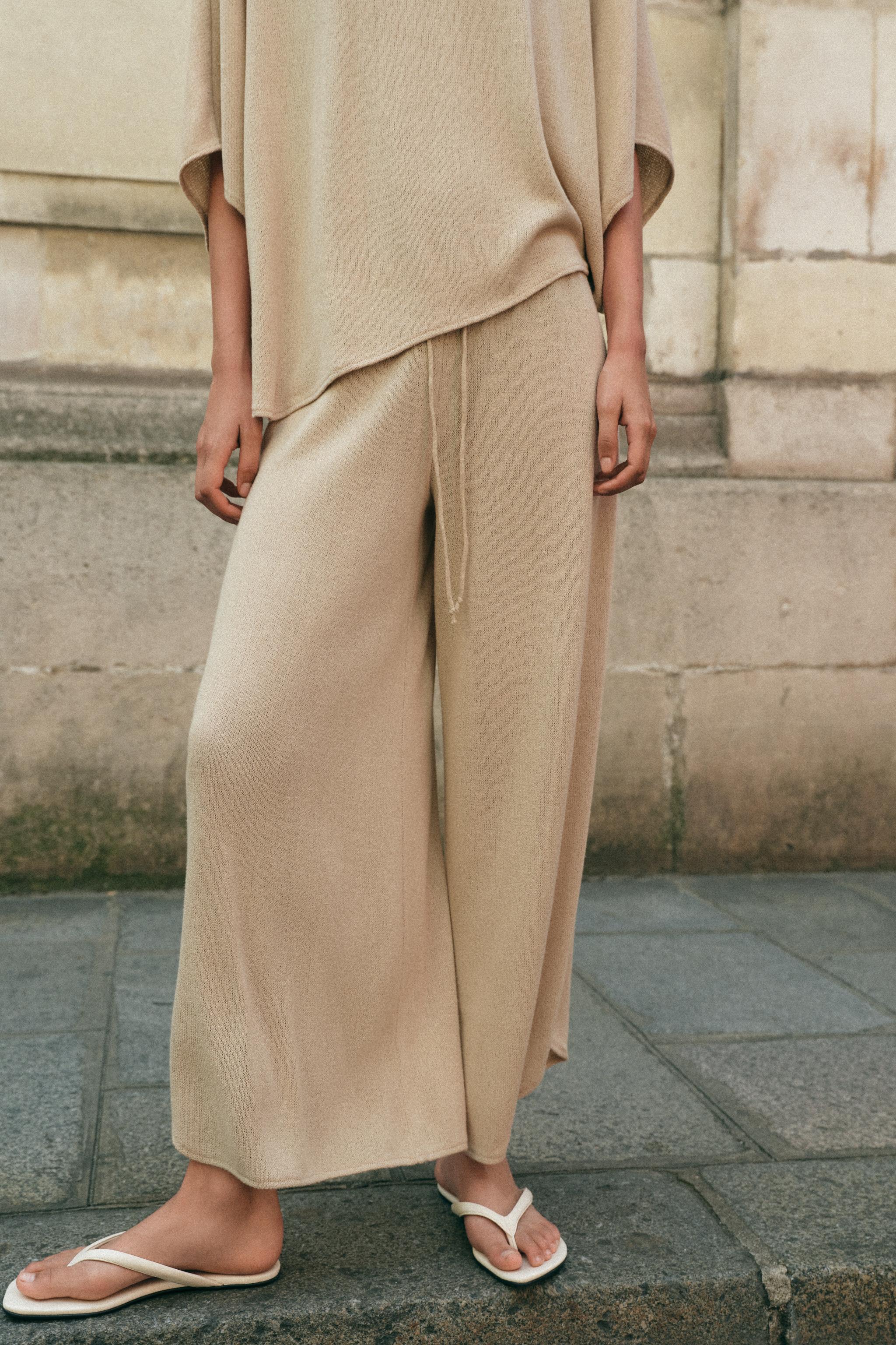 PANTALON RUSTIQUE À FENTES