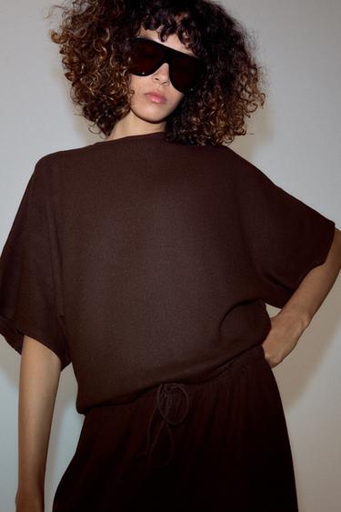 CAMISETA MANGA CORTA AMPLIA - Marrón oscuro de Zara