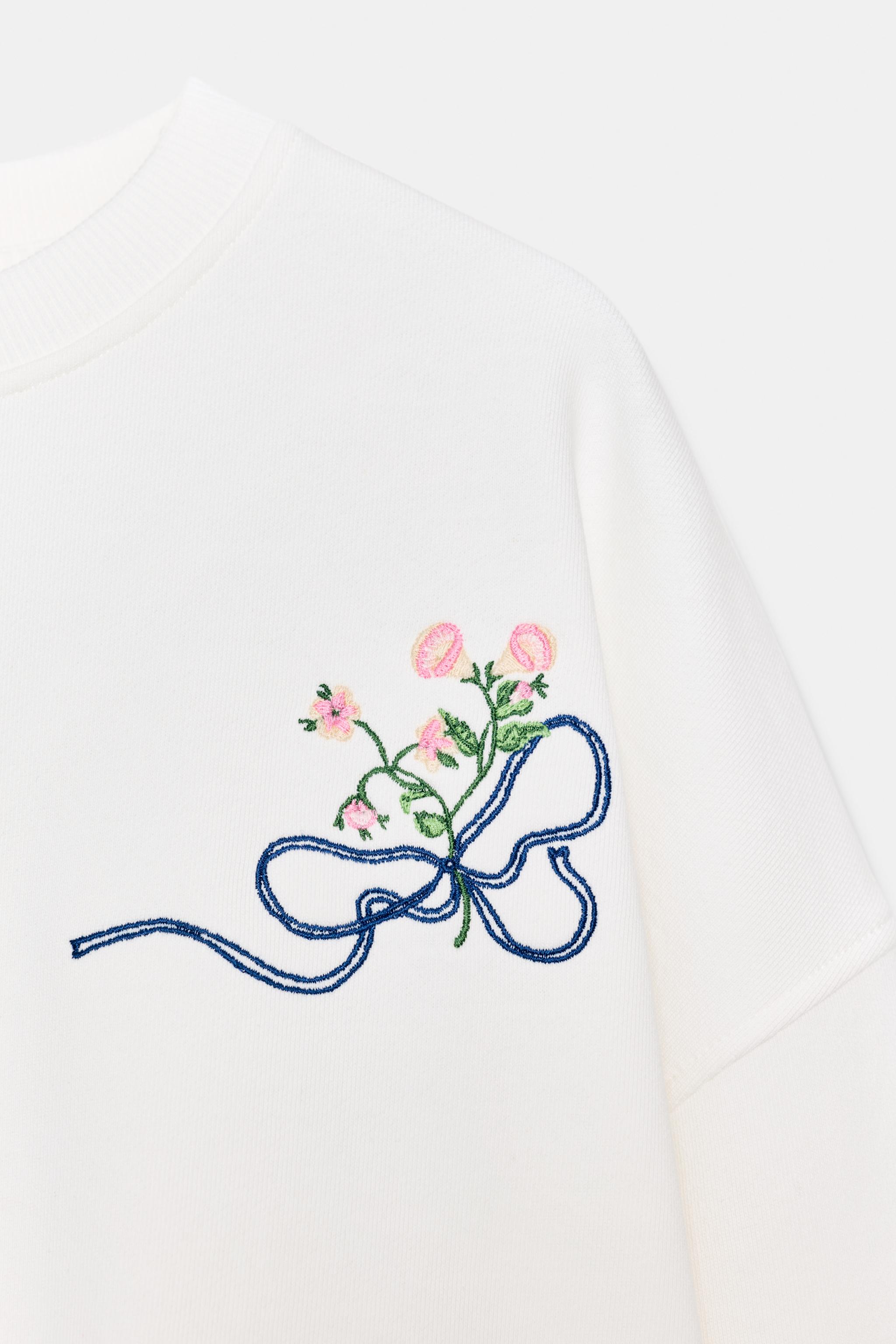 EMBROIDERED FLORAL SWEATSHIRT