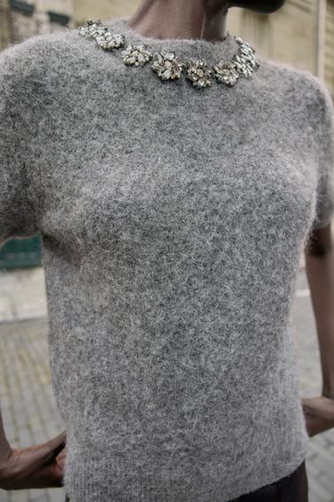 HAUT À MANCHES COURTES EN MAILLE AVEC FANTAISIE BIJOU - Gris de Zara - Image 2