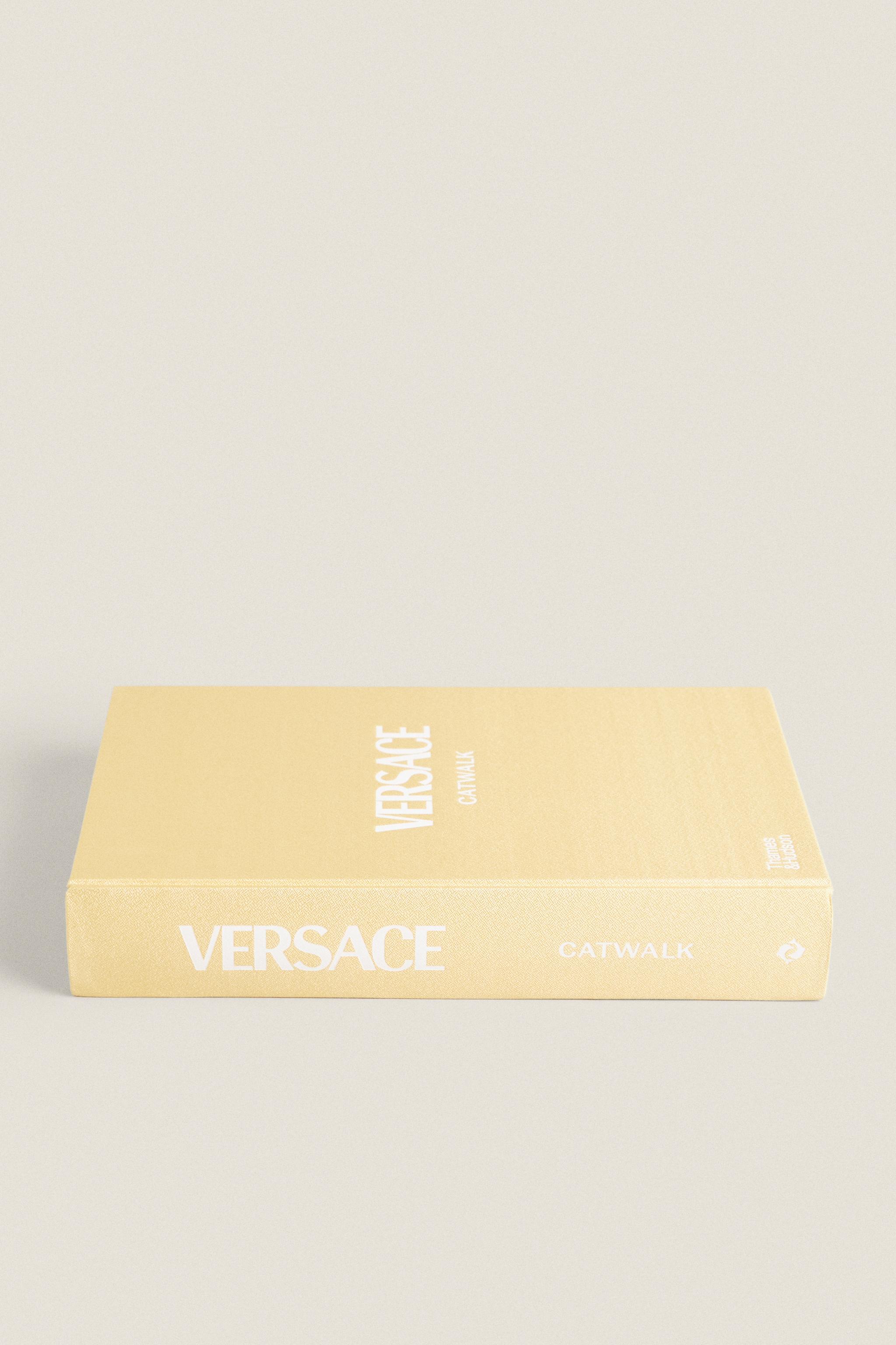 VERSACE CATWALK BOOK