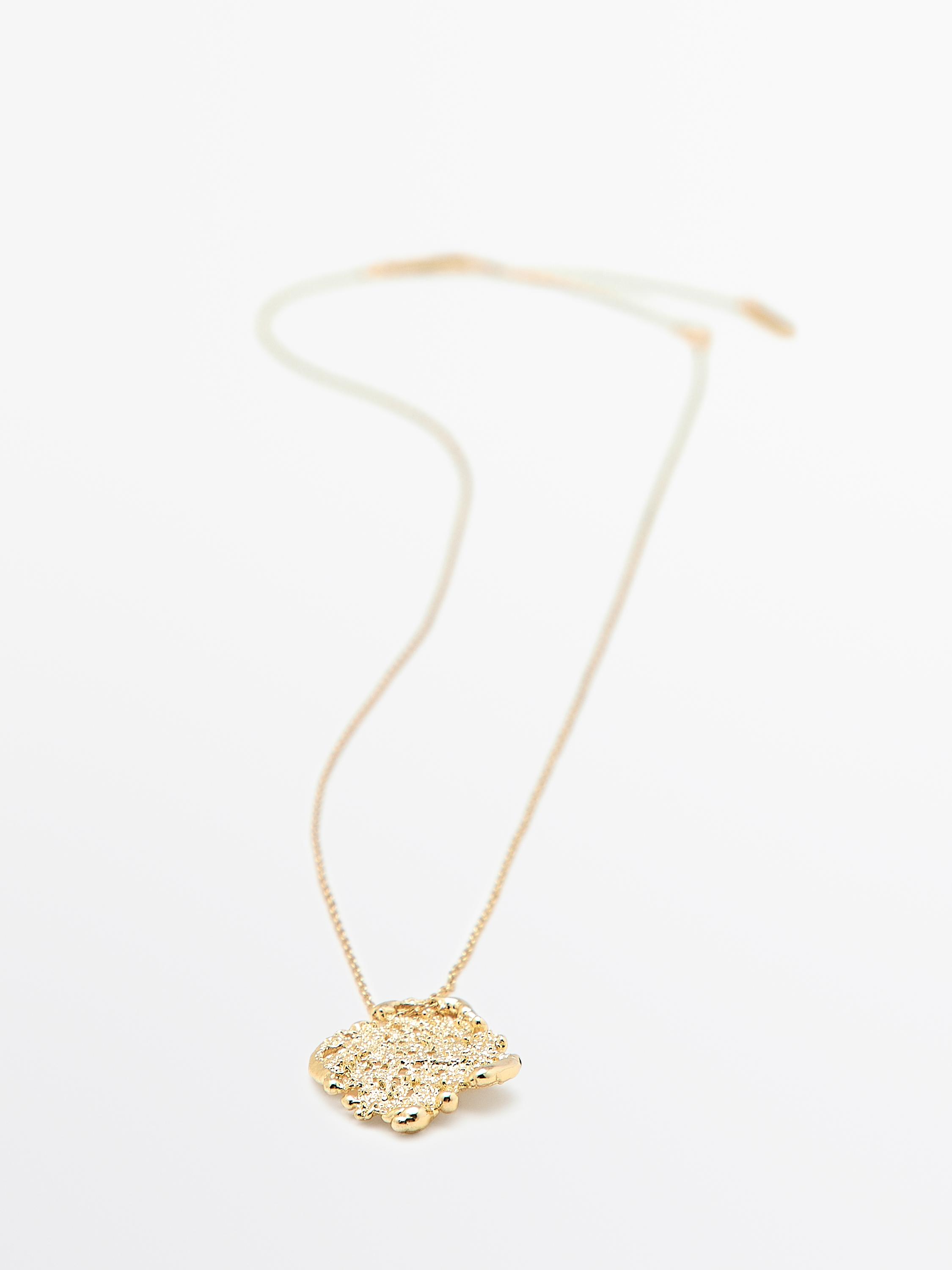 Mini necklace with lace piece pendant