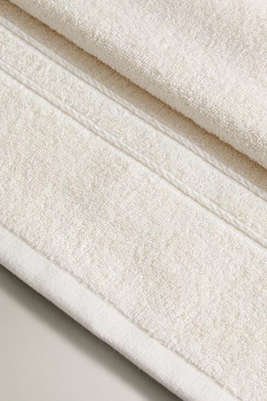 SERVIETTE DE BAIN FRISE - Ivoire de Zara - Image 4
