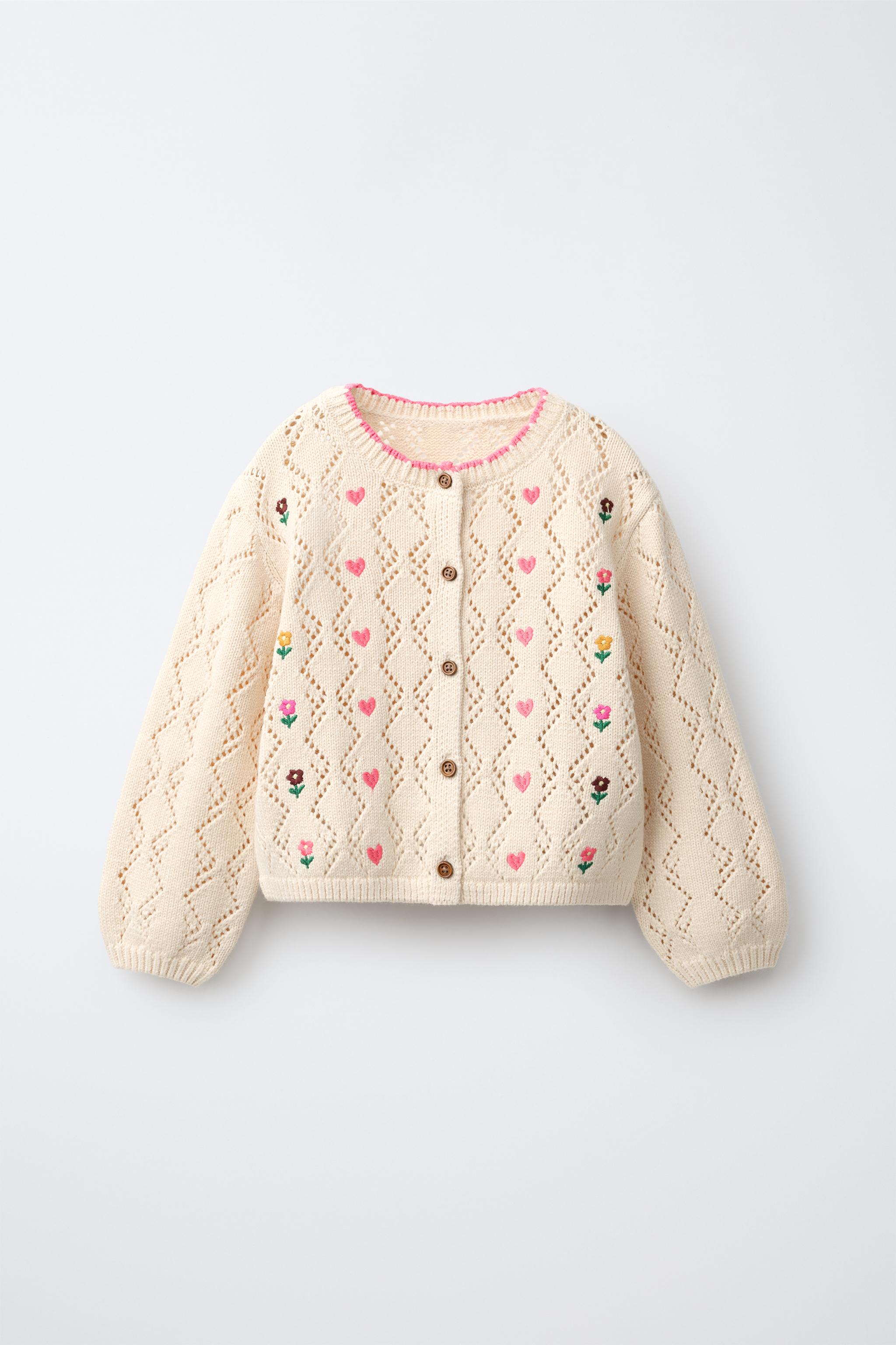 GILET EN MAILLE AJOURÉ À CŒURS BRODÉS