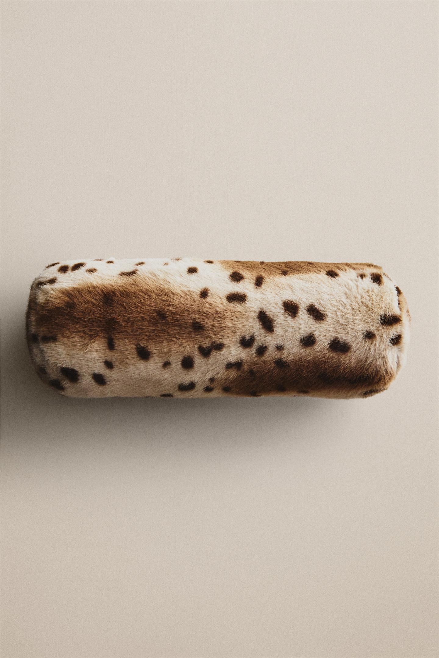 Подушка Zara Animal Print Fur Bolster Pillow, цвет: Cheetah — фото 5
