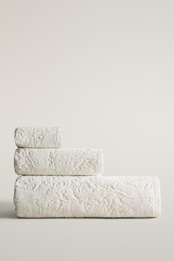 FLORAL JACQUARD BATH TOWEL - Oyster-white by Zara - Image 0