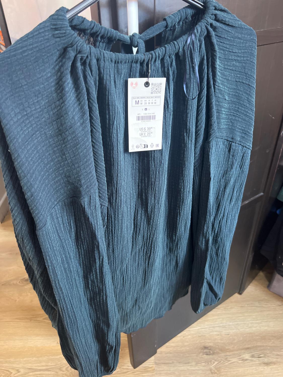 TEXTURED TOP WITH TIE