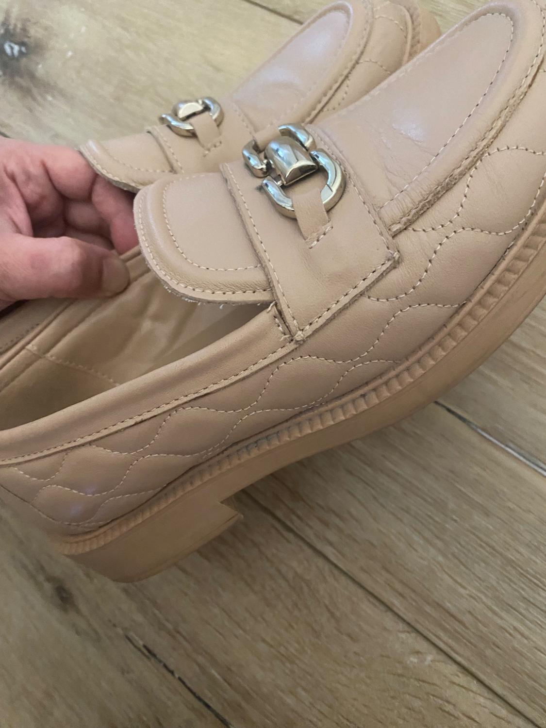 QUILTED METAL BUCKLE LEATHER LOAFERS