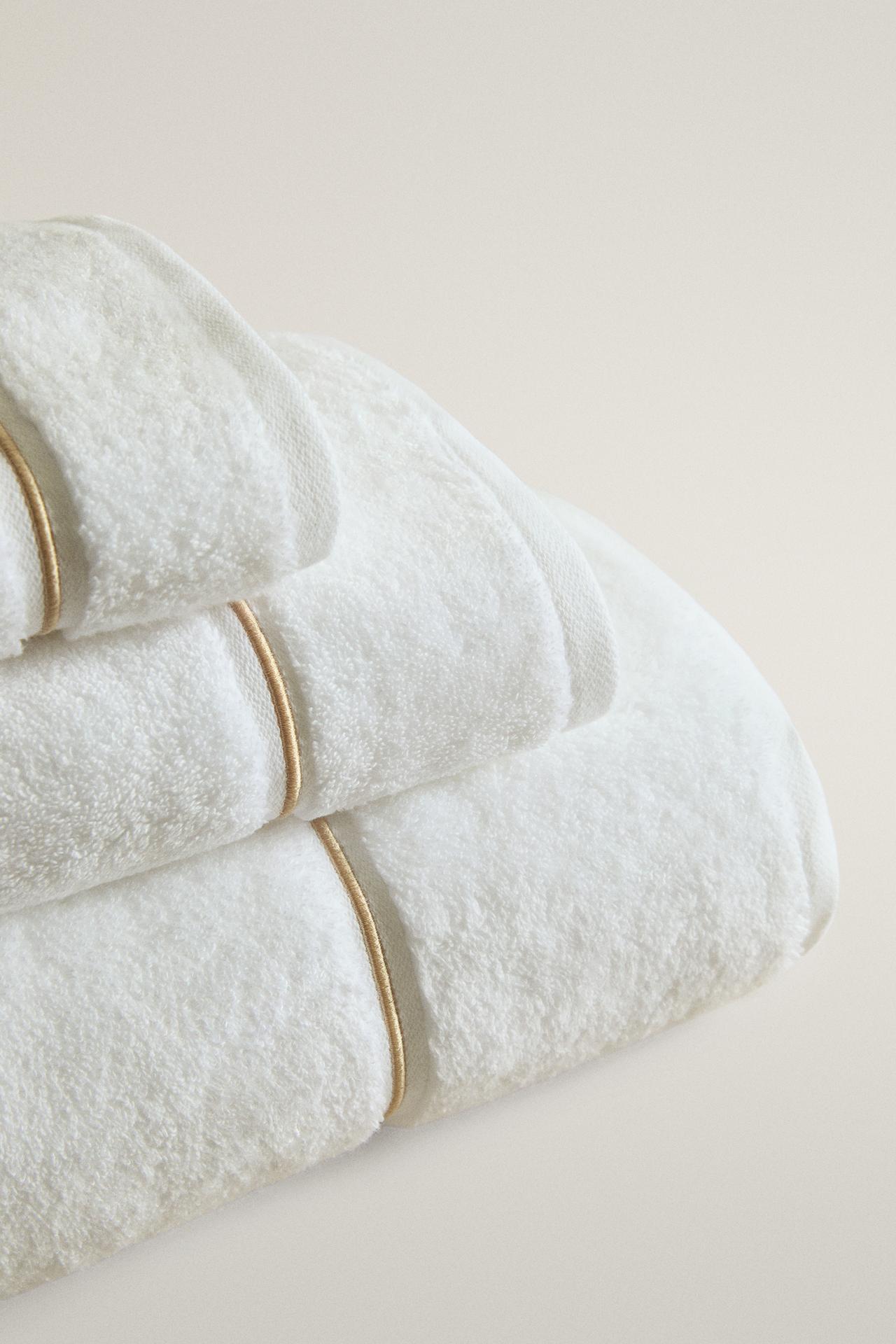 SCALLOPED EMBROIDERED BATH TOWEL — Beige