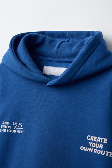 SWEAT À CAPUCHE ET INSCRIPTION - Bleu électrique de Zara - Image 2