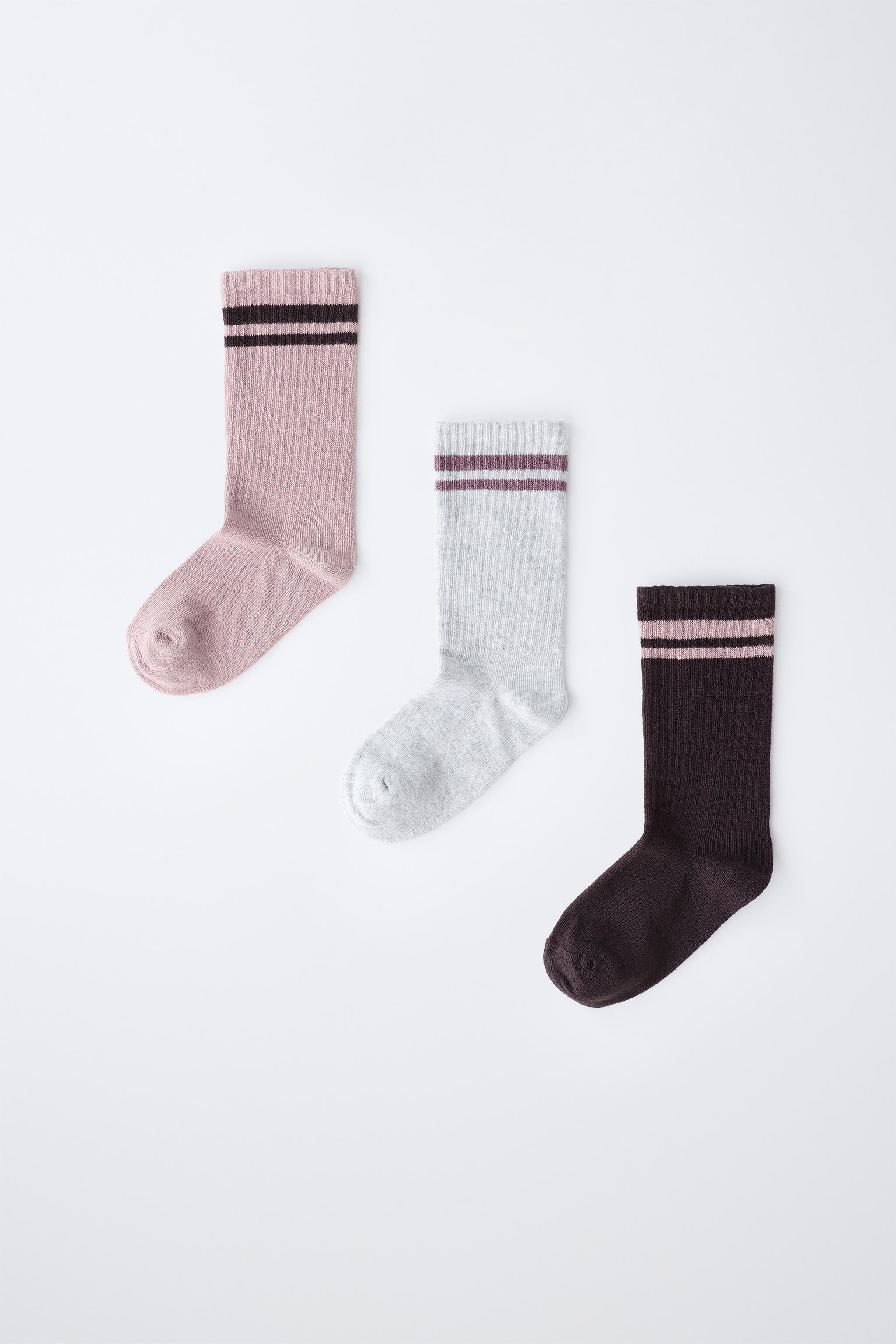 THREE-PACK OF SPORTY STRIPED CREW SOCKS