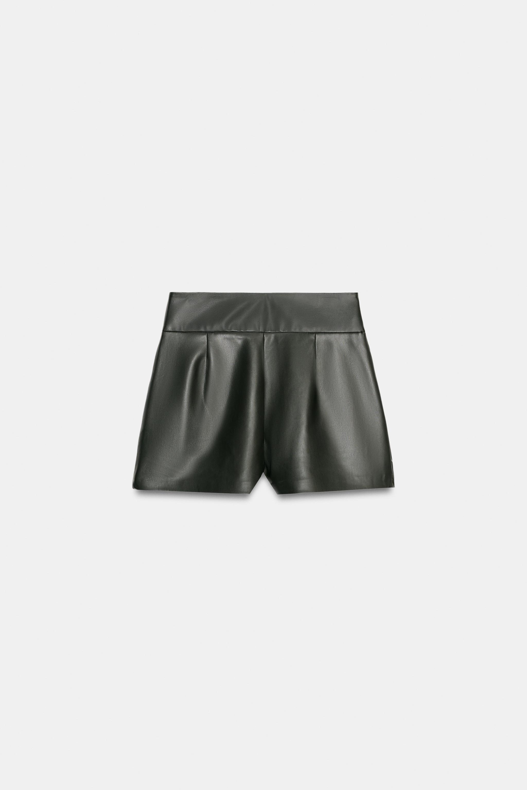 FAUX LEATHER PLEATED SHORTS