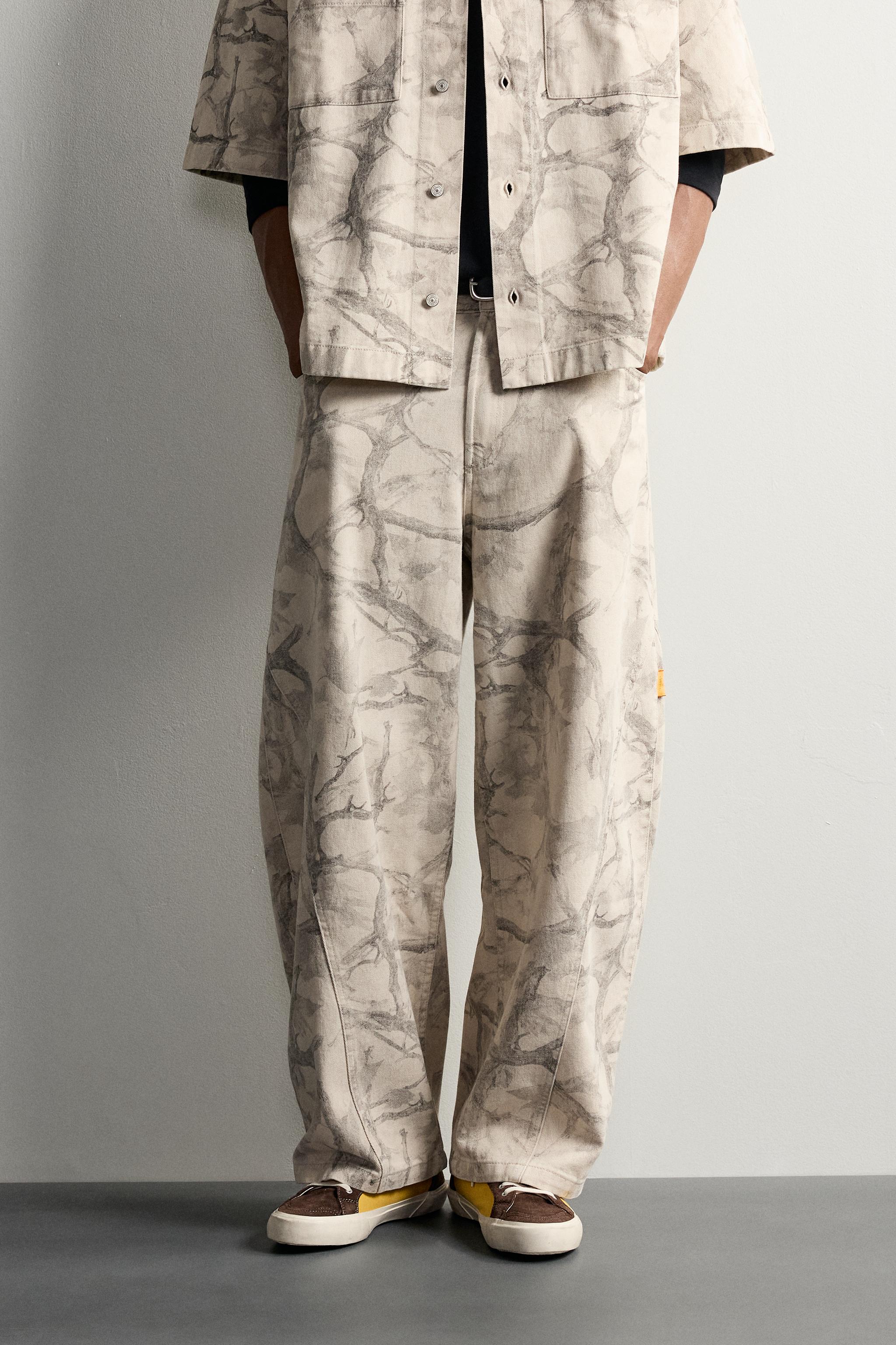ABSTRACT PRINT BALLOON FIT PANTS — Printed