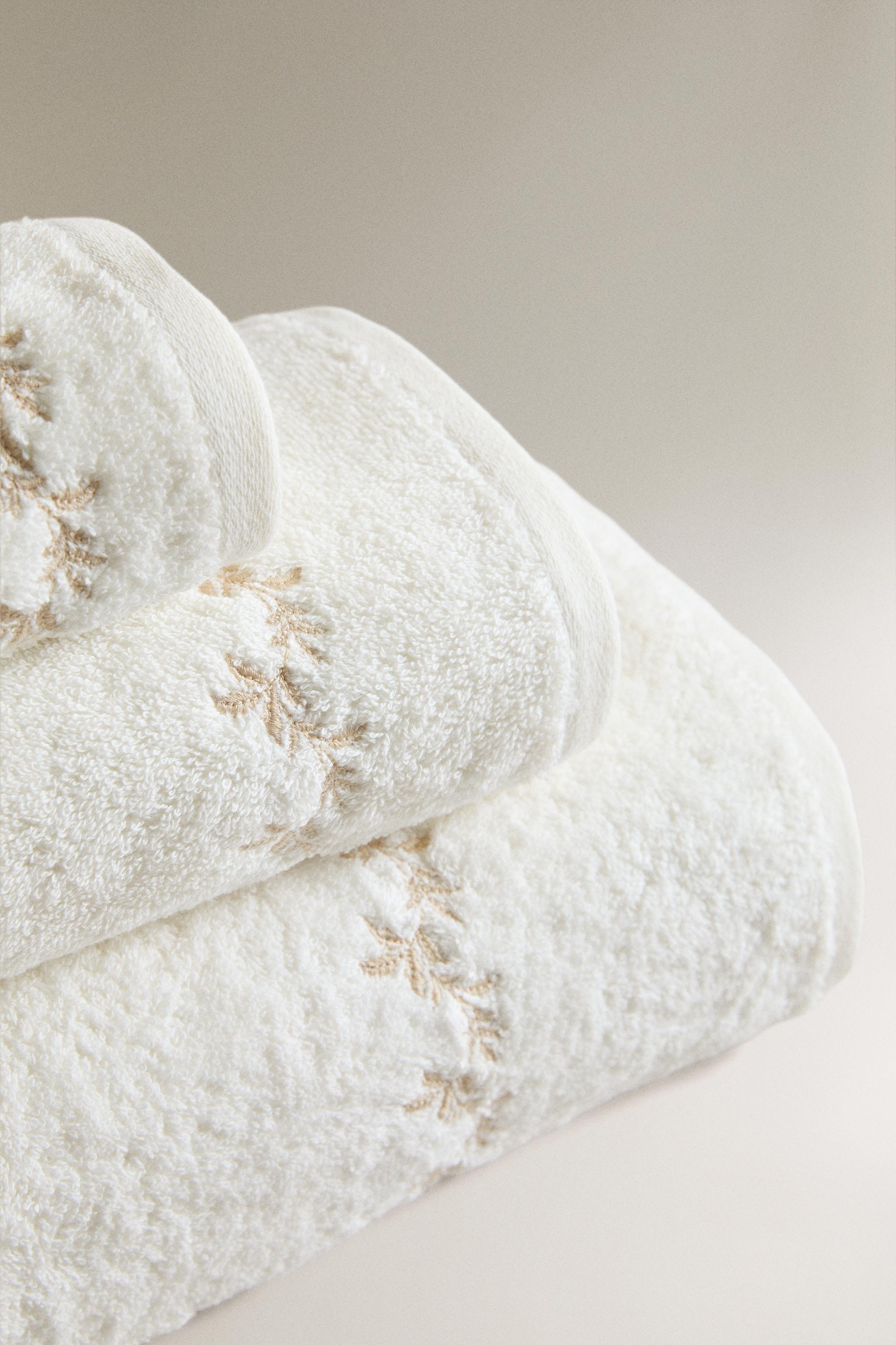 PLANT EMBROIDERY BATH TOWEL — Golden