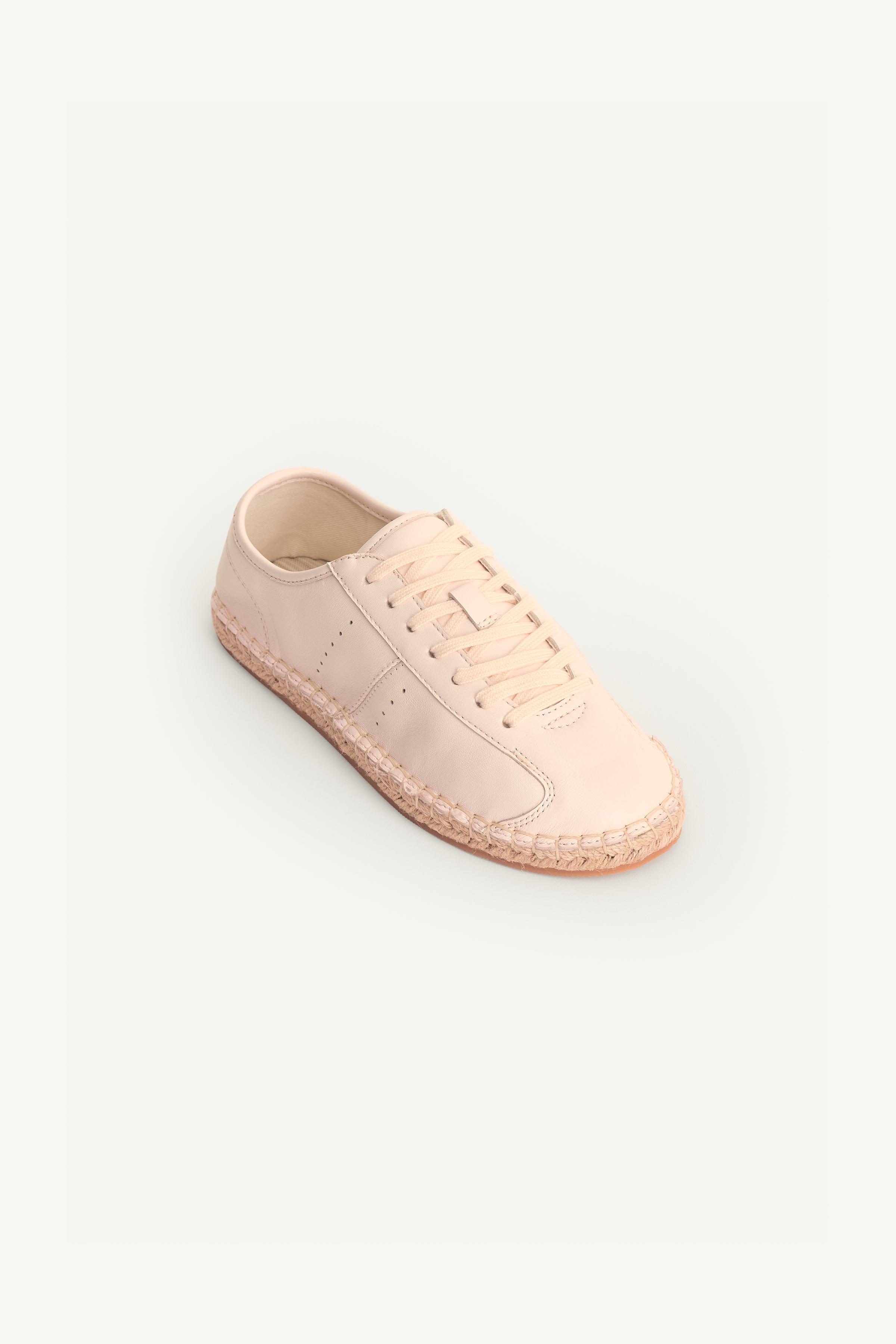 BASKET EN CUIR