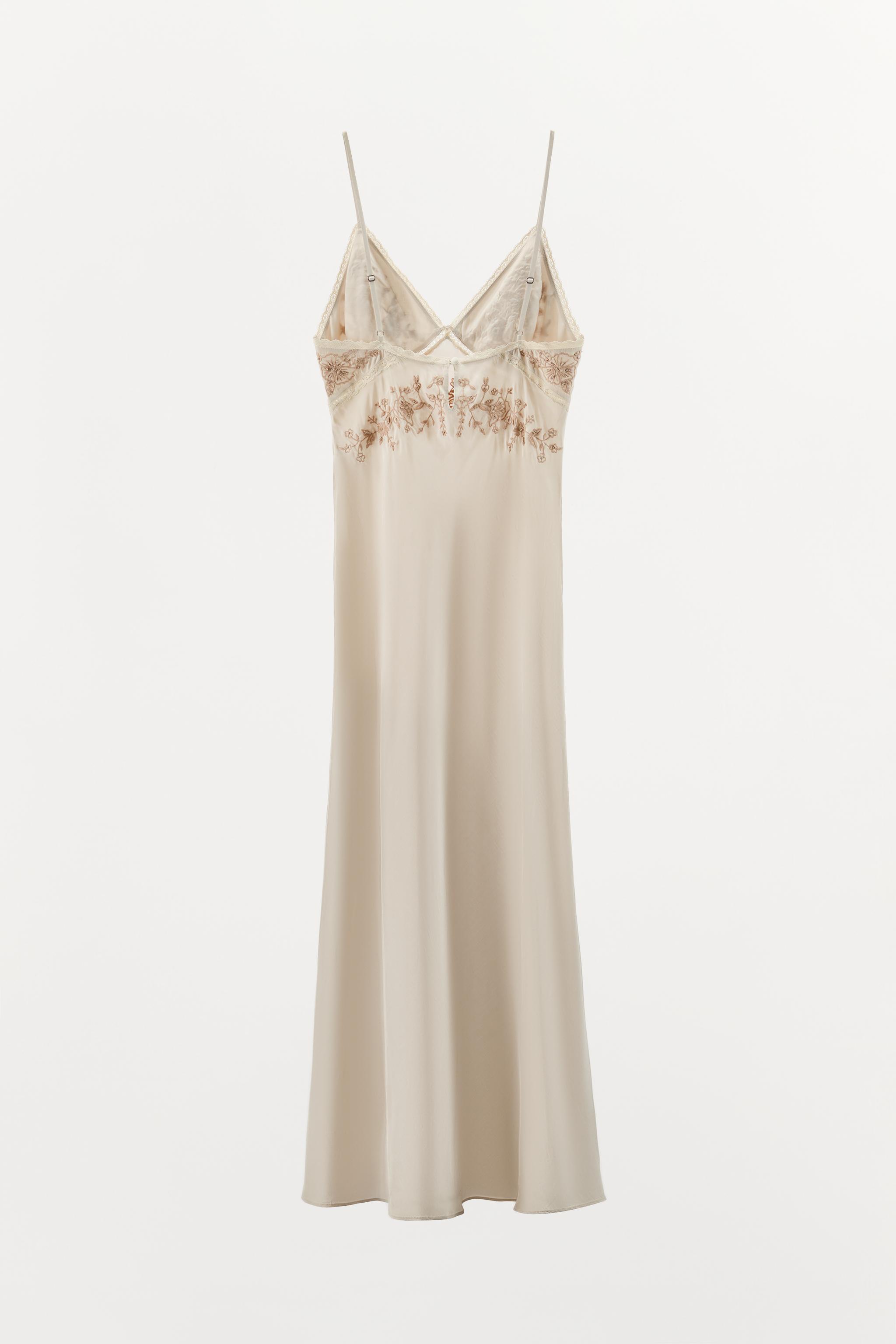 ROBE STYLE LINGERIE BRODERIES FANTAISIE