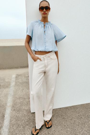 Zaras ROMANTISK BLUS MED VOLANG - Ljusblå