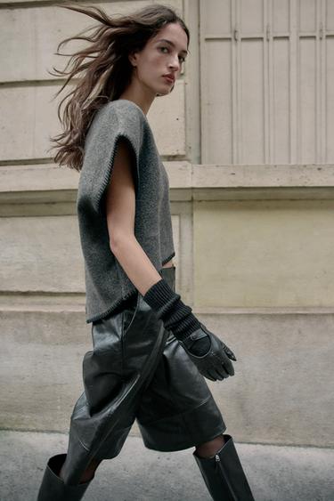 GILET EN MAILLE AVEC SURPIQÛRES EN CONTRASTE - Gris foncé de Zara - Image 1