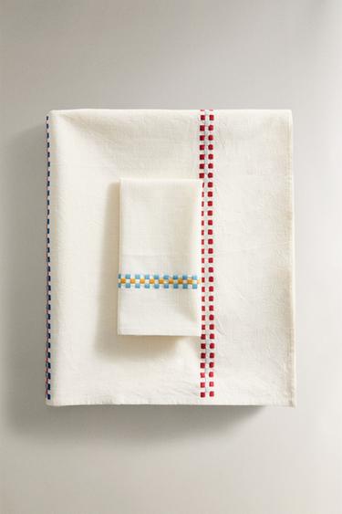 OBRUS Z BAWEŁNY Z WIELOKOLOROWYM HAFTEM - Biało-zielony Zara