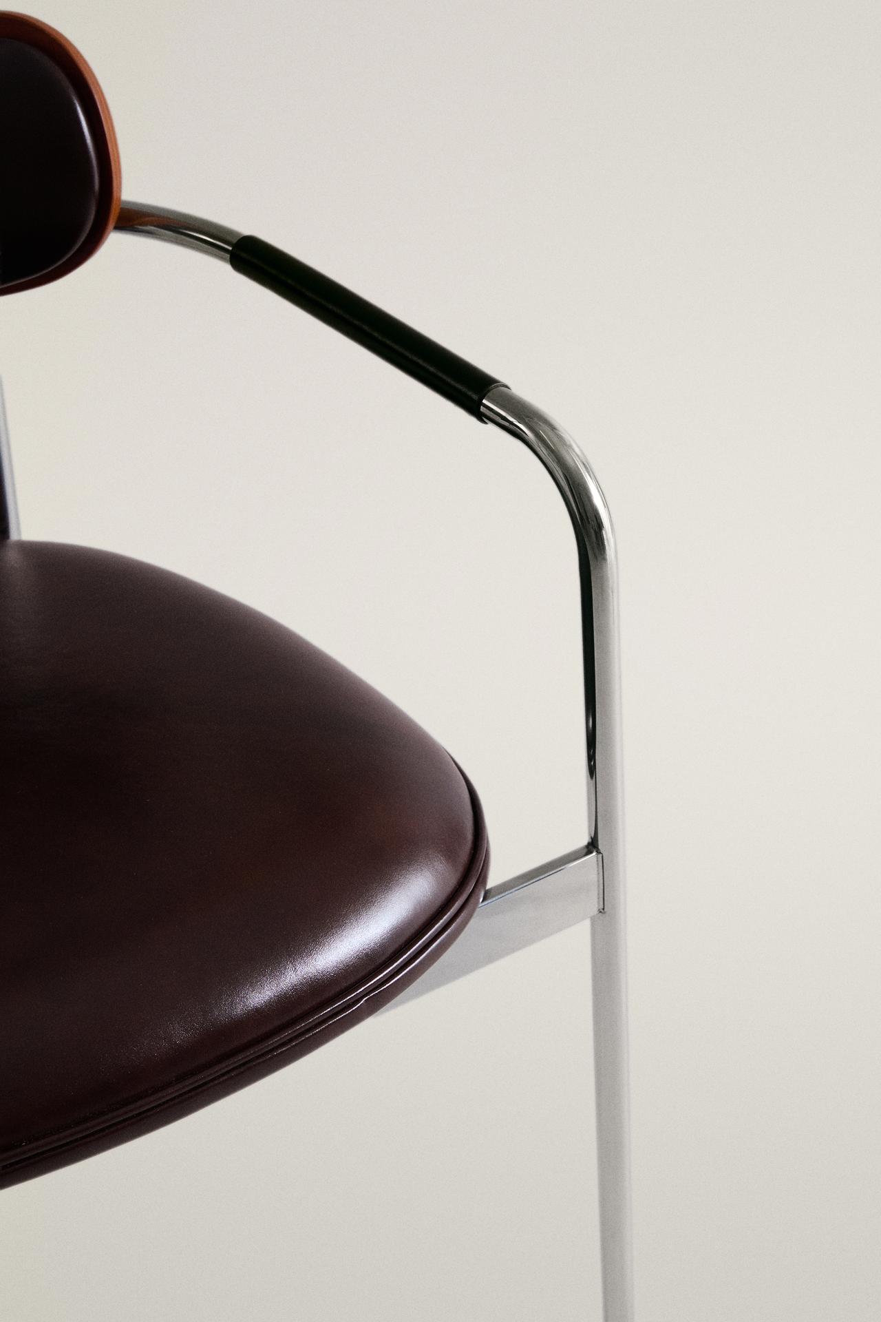 LEATHER AND STAINLESS STEEL CHAIR — Chocolate brown