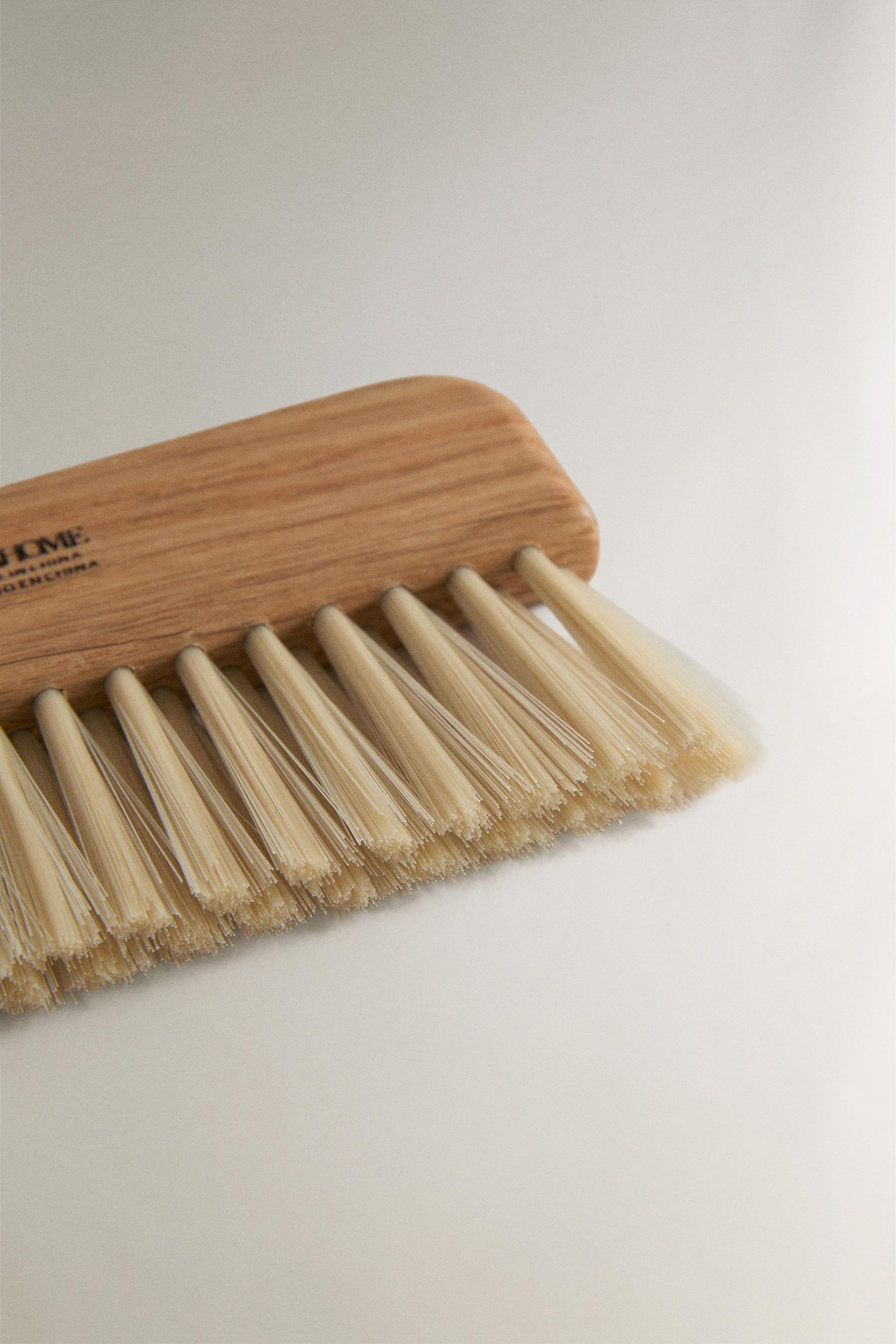 BRUSH AND DUSTPAN SET